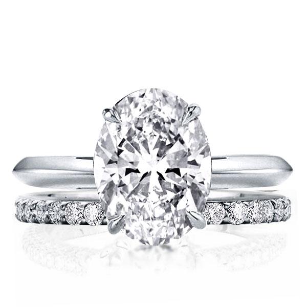 

Classic Solitaire Oval Cut Bridal Set, White