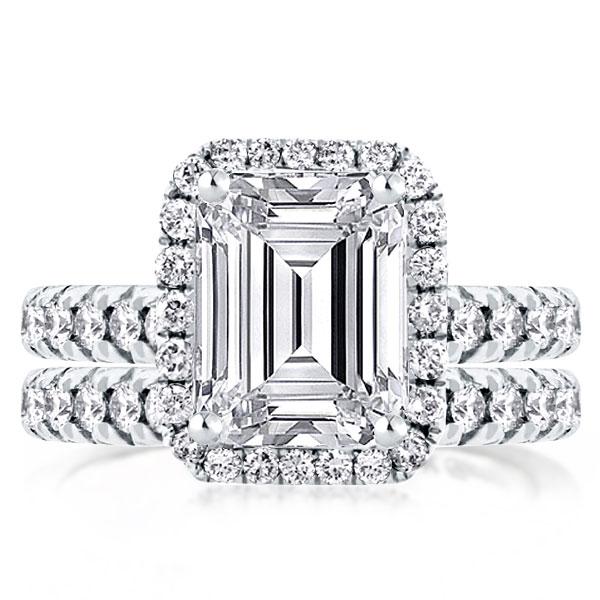 

Classic Emerald & Round Halo Bridal Set, White