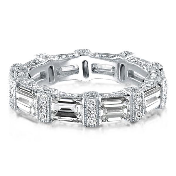 

Halo Emerald & Round Cut Wedding Band, White
