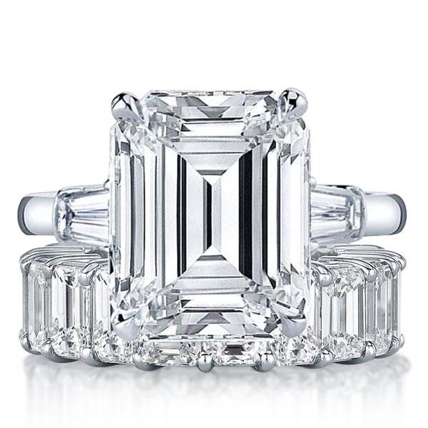 

Italo Three Stone Emerald Cut Engagement Rings Sets, White