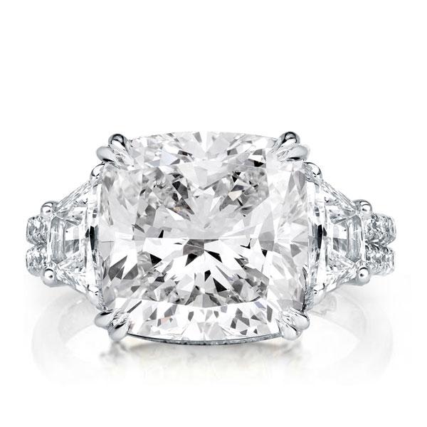 

Italo Cushion Cut Engagement Ring 3 Stone Engagement Ring, White