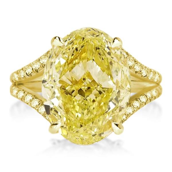 

Split Shank Yellow Oval Cut Golden Engagement Ring, White