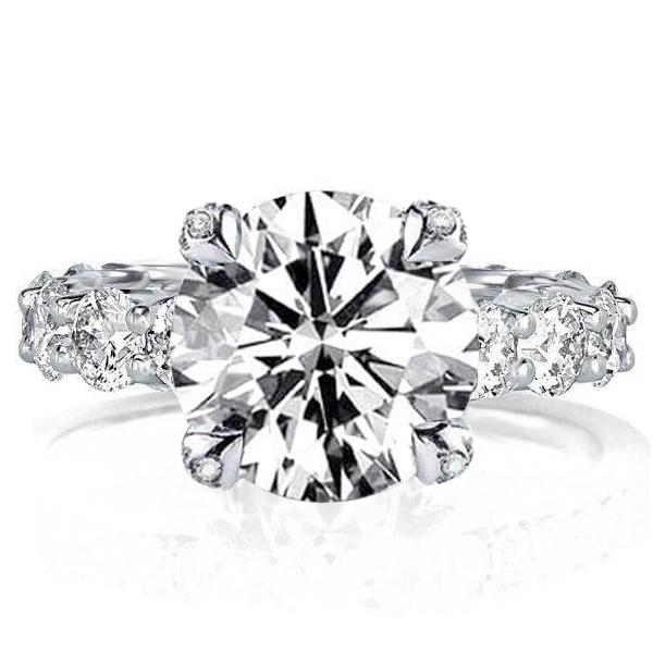 

Classic Round Cut Engagement Ring, White