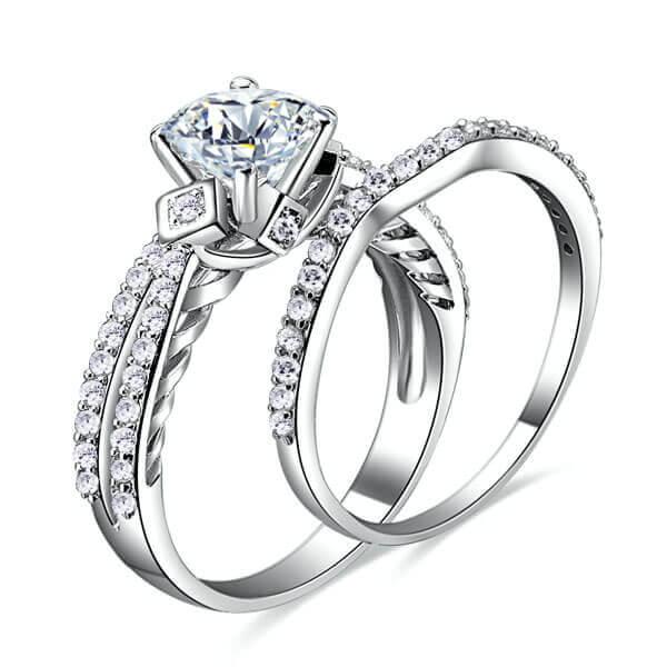 

Rhombus Decorate Three Stone Round Bridal Set, White