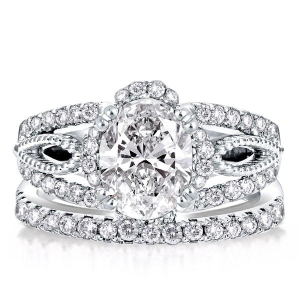 

Halo Split Shank Double Prong Oval Cut Bridal Set, White