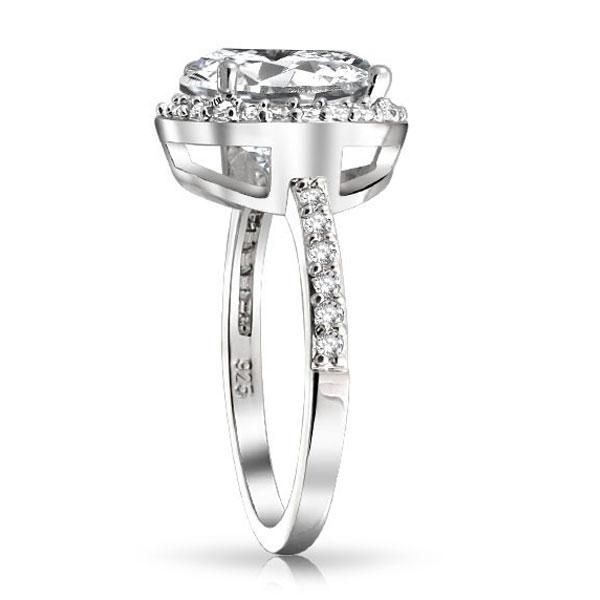 Round Cut Halo Engagement Rings