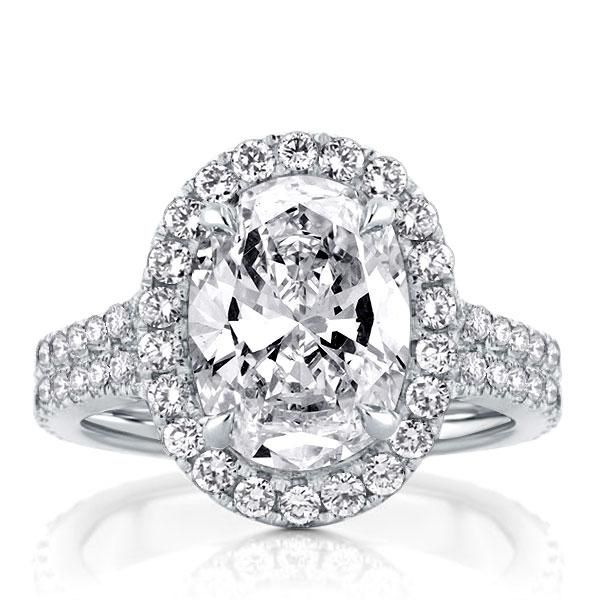 Oval halo engagement rings