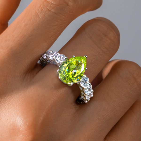 pear-shaped engagement rings