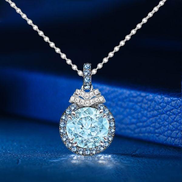 Why Choose an Aquamarine Necklace for This Festive Season?