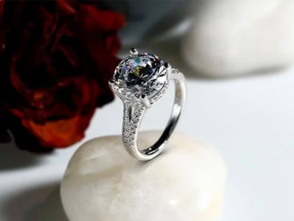 2 Tips for Selecting Affordable Engagement Rings