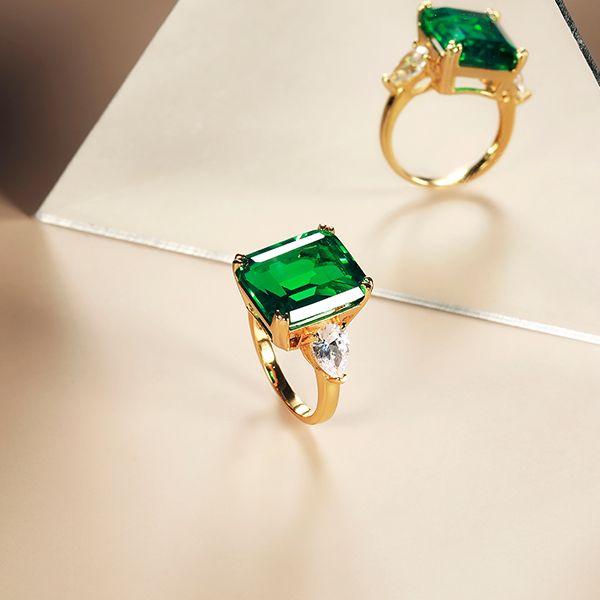 Choosing the Perfect Gem: Your Guide to Emerald Shaped Engagement Rings