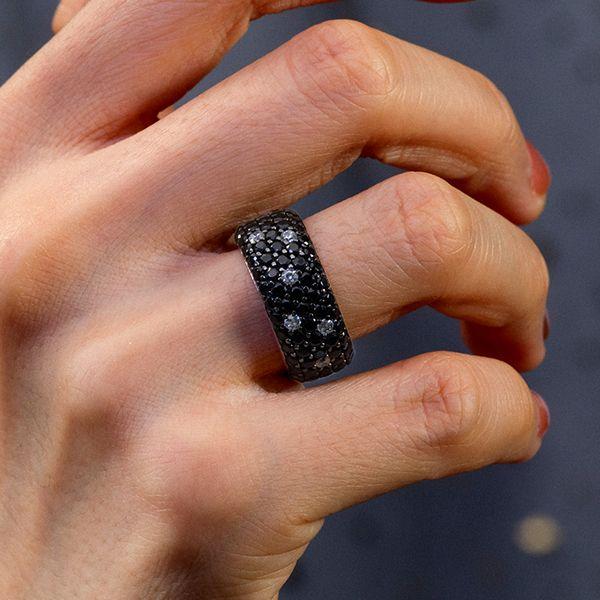 Black Wedding Bands for Her: A Blend of Tradition and Trend