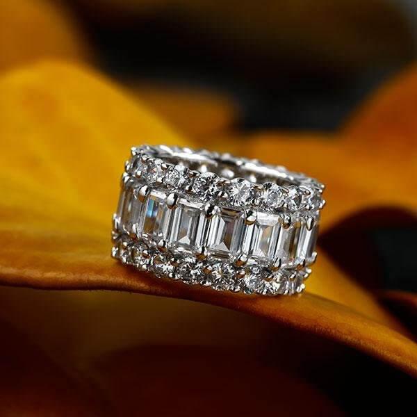 What is the best time to buy a wedding band?