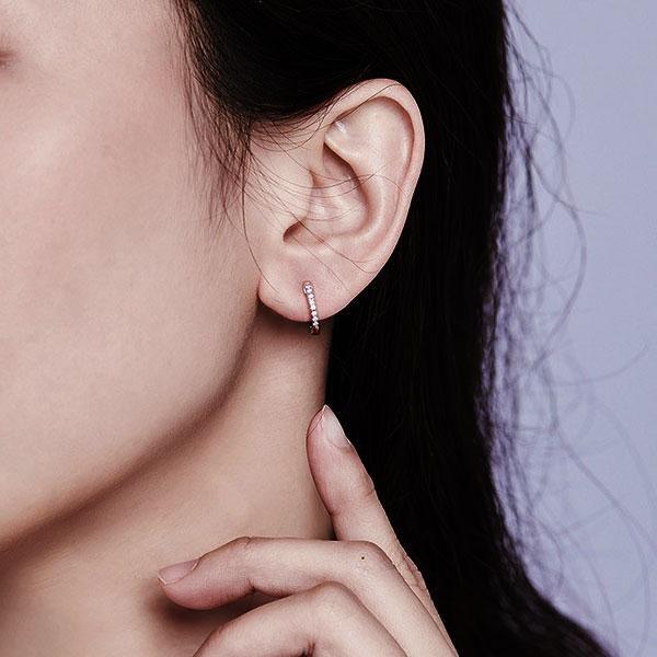 How to Choose the Perfect Dainty Hoop Earrings for Everyday Style?