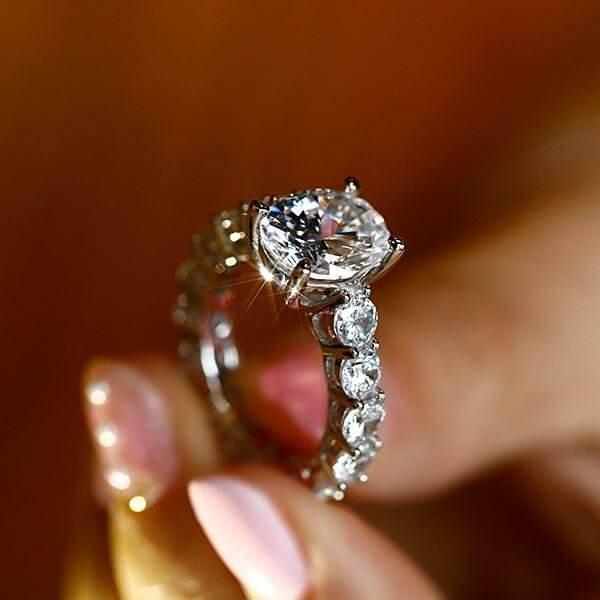 How to make wedding ring design complement engagement ring perfectly?