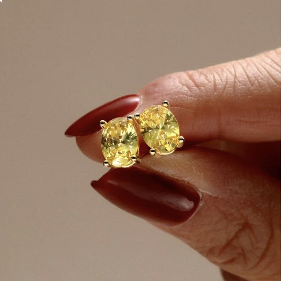 What Do Gold Stud Earrings for Women Symbolize in Modern Fashion?