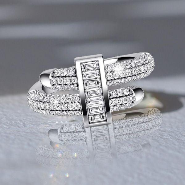 What Should You Look for When Buying Silver Promise Rings for Her?