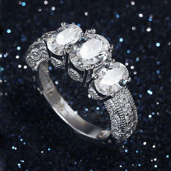 The Enchantment of Vintage Women's Engagement Rings: A Timeless Choice