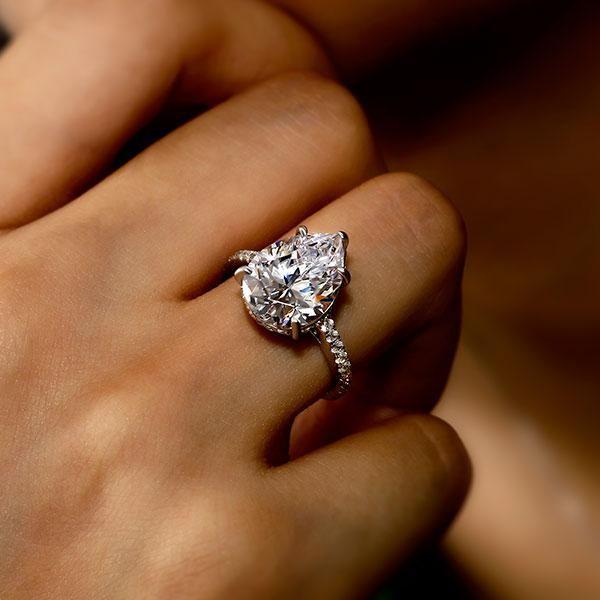 How to Customize Your Pear Setting Engagement Ring with Italo Jewelry?