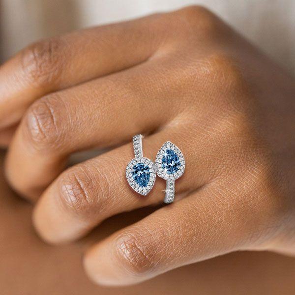 Discovering the Elegance of Halo Pear Engagement Rings