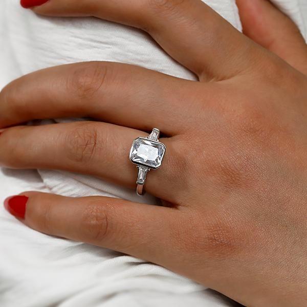 Why Choose Unusual Solitaire Engagement Rings?