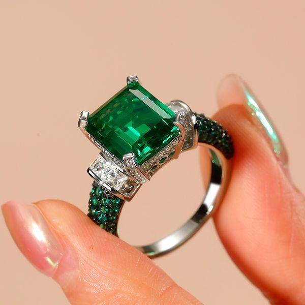 Timeless Elegance: Why Vintage Emerald Rings Are the Ultimate Expression of Grace
