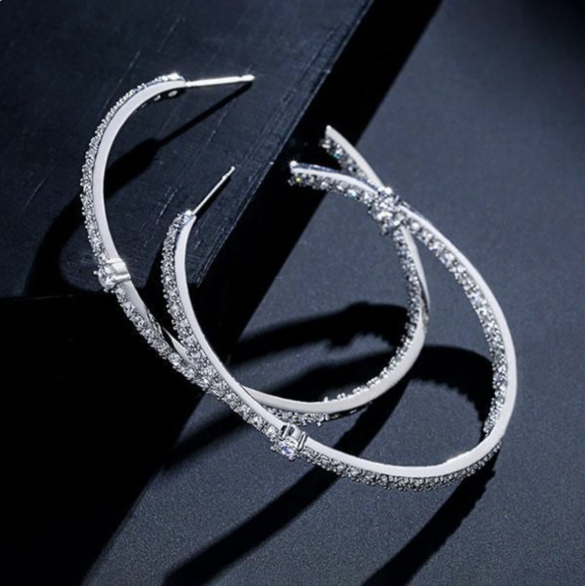 Large Hoop Earrings: The Bold Jewelry Trend Defining Modern Style