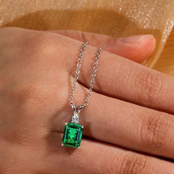 Why Is the Green Emerald Necklace the Perfect Choice for Your Jewelry Collection?