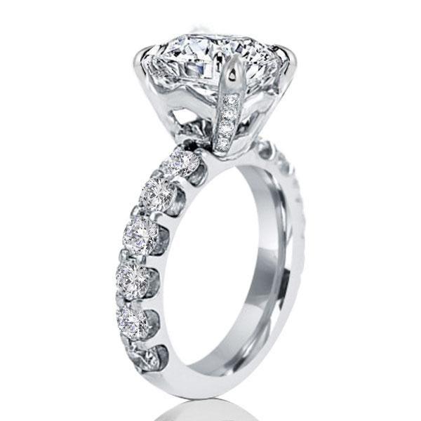 Navigating the Journey: How to Pick Out an Engagement Ring with Italojewelry