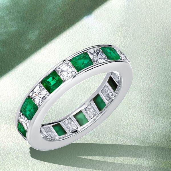 What Hand Does a Wedding Ring Go On? Discover the Meaning and Traditions Behind It