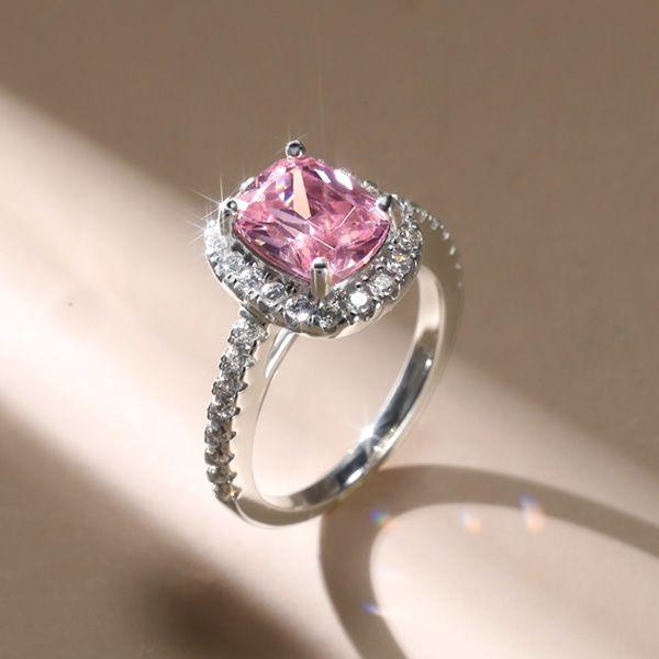 What Makes the Cushion Cut Halo Ring a Classic Engagement Choice？