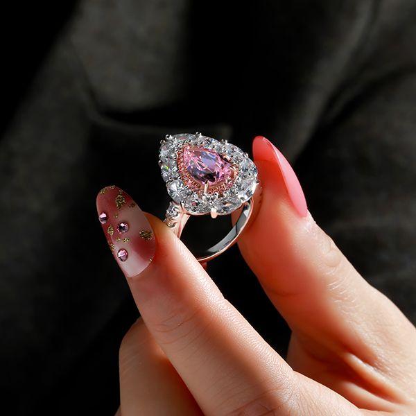 What Makes Pave Halo Engagement Rings the Top Choice for Women?