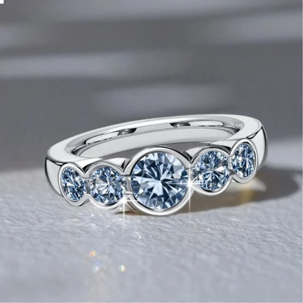 Bezel Engagement Ring Pros and Cons: What to Know Before Choosing One