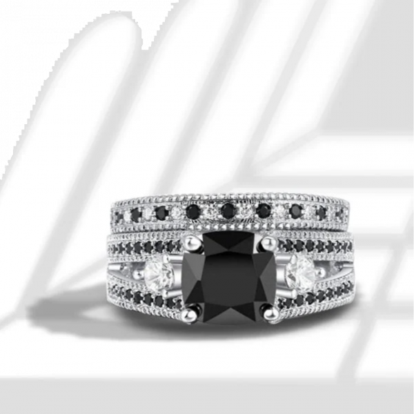 What Is a Black Silver Cocktail Ring and Why Is It Trending in Modern Jewelry?