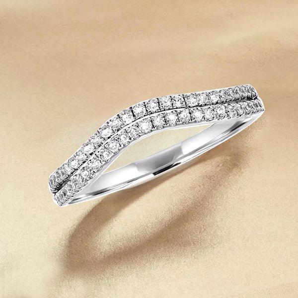 Curved Wedding Bands: A Blend of Elegance and Symbolism