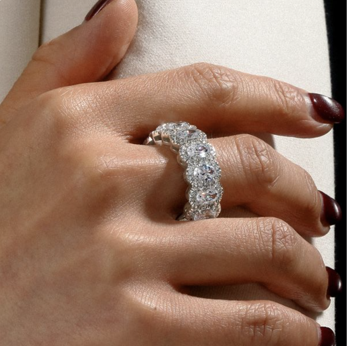 Why Is the Oval Ring with Halo Considered the Most Elegant Ring Style Today?