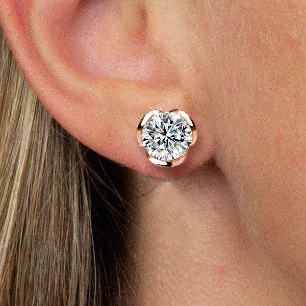 Which Small Stud Earrings Are Best for Everyday Wear and Timeless Style?