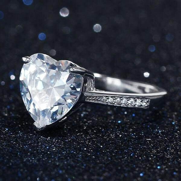 Fabulous choice: heart shaped diamond ring for you