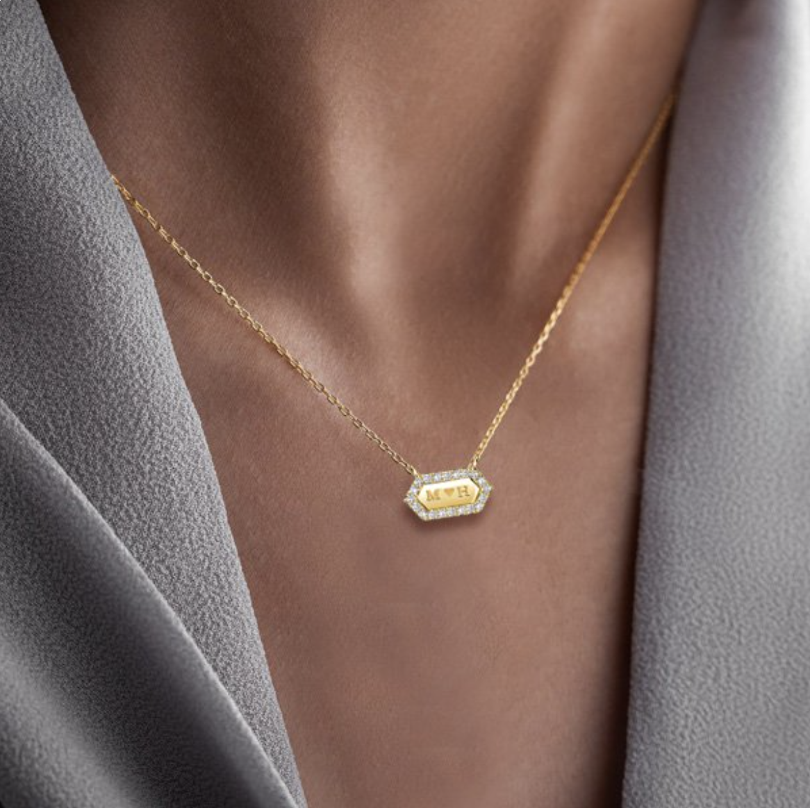 Elegant Personalization: Why Name Necklaces for Women Are a Timeless Jewelry Choice