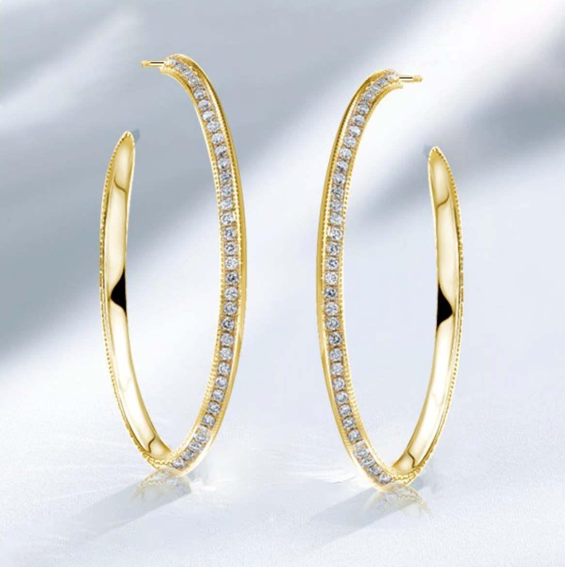 Thin Gold Hoop Earrings: The Everyday Jewelry Trend Every Woman Is Wearing in 2026