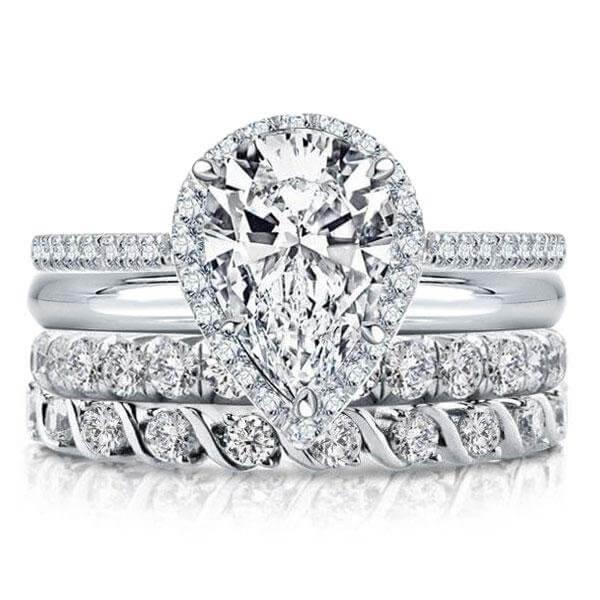 HOW TO WEAR THE ENGAGEMENT RING AND WEDDING RING?