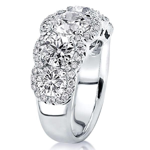Why Are Round Cut Halo Engagement Rings a Timeless Choice for Proposals?