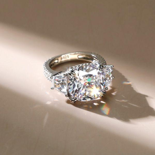 Why Are Mother Rings So Meaningful? Discover the Colors, Symbolism, and Modern Elegance