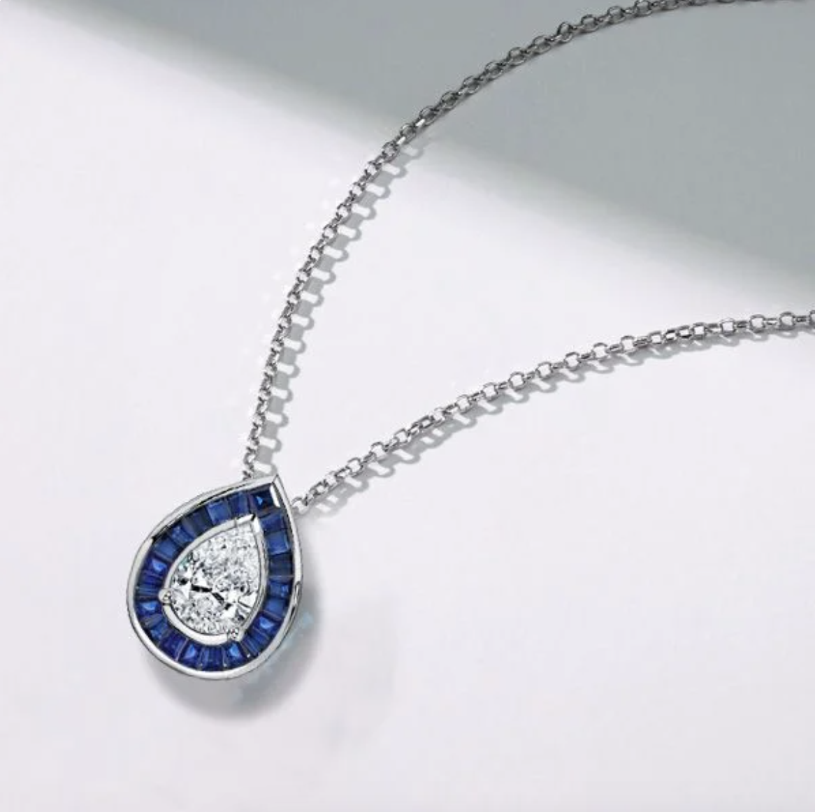`Why Is the Dark Blue Necklace Becoming the Must-Have Jewelry Statement of Modern Elegance?