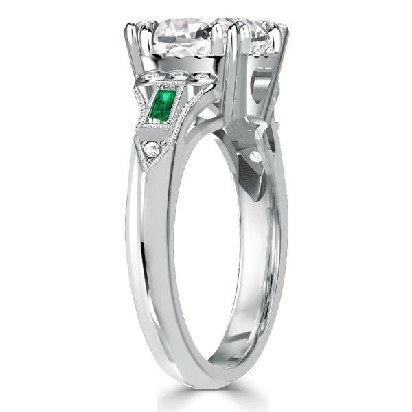 Vintage Emerald Rings: Time-Honored Beauty for Modern Love
