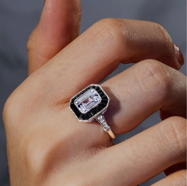 What Is a Black and Blue Ring? Meaning, Color Symbolism, and Why It’s Trending