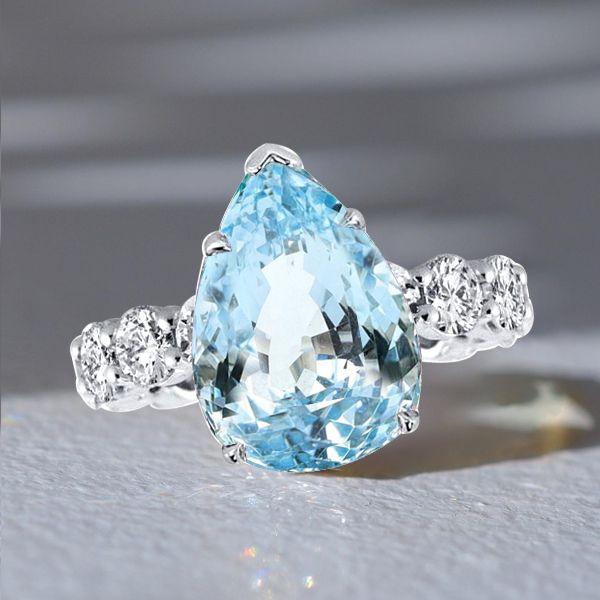 Why is the Aquamarine Engagement Ring Capturing Hearts?
