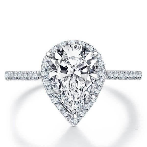 PEAR-CUT ENGAGEMENT RINGS