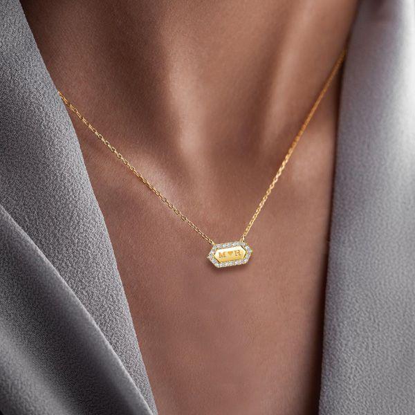 Personalized Necklaces for Women: A Subtle Way to Wear Your Story