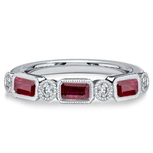 The Charm and Craftsmanship of the Milgrain Bezel Engagement Ring